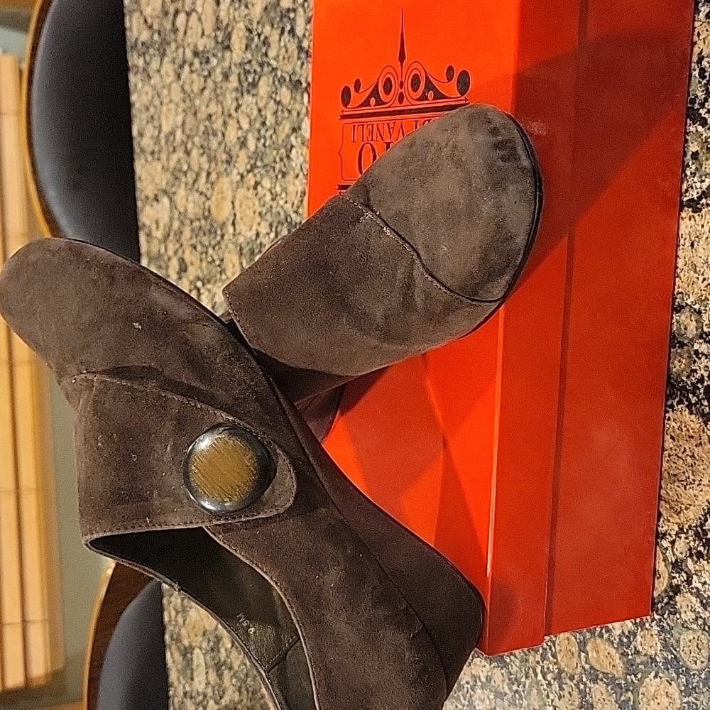 Ditto by Vaneli Helga suede shoes